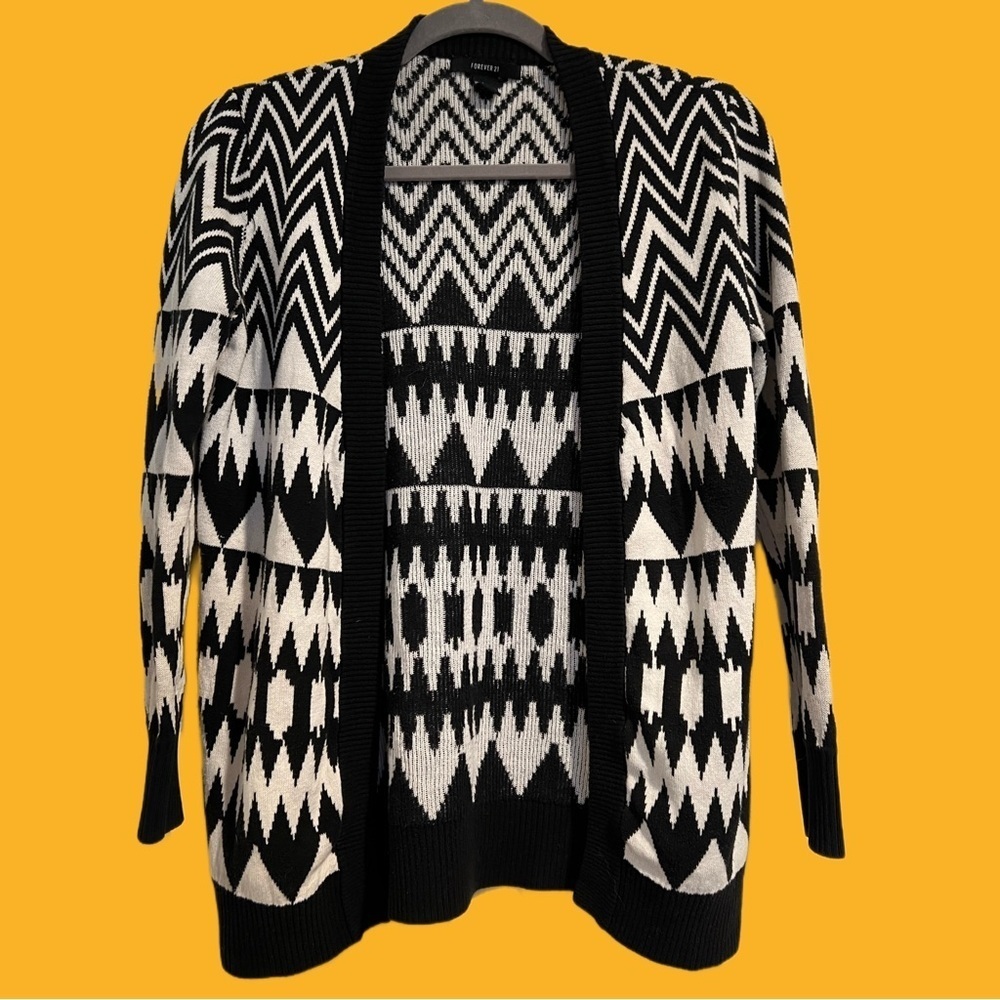 forever 21 • 100% cotton black & white geo pattern cardigan